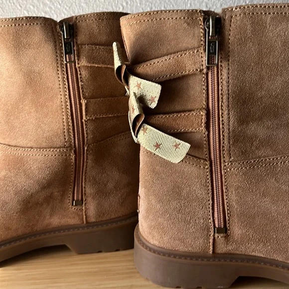 UGG Girls Tillee Boots size 3 - Picture 6 of 11